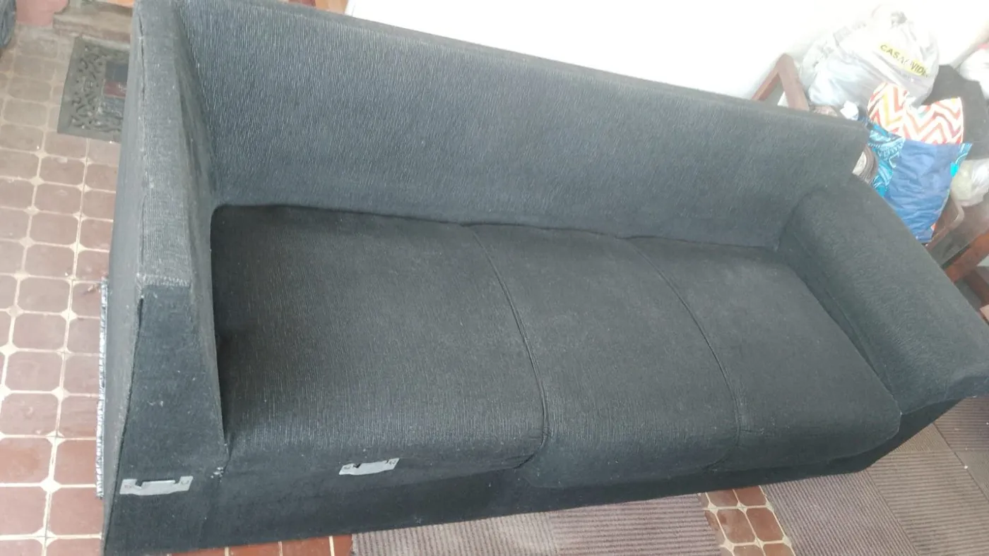 Sofá higienizado e limpo após serviço da Stofs